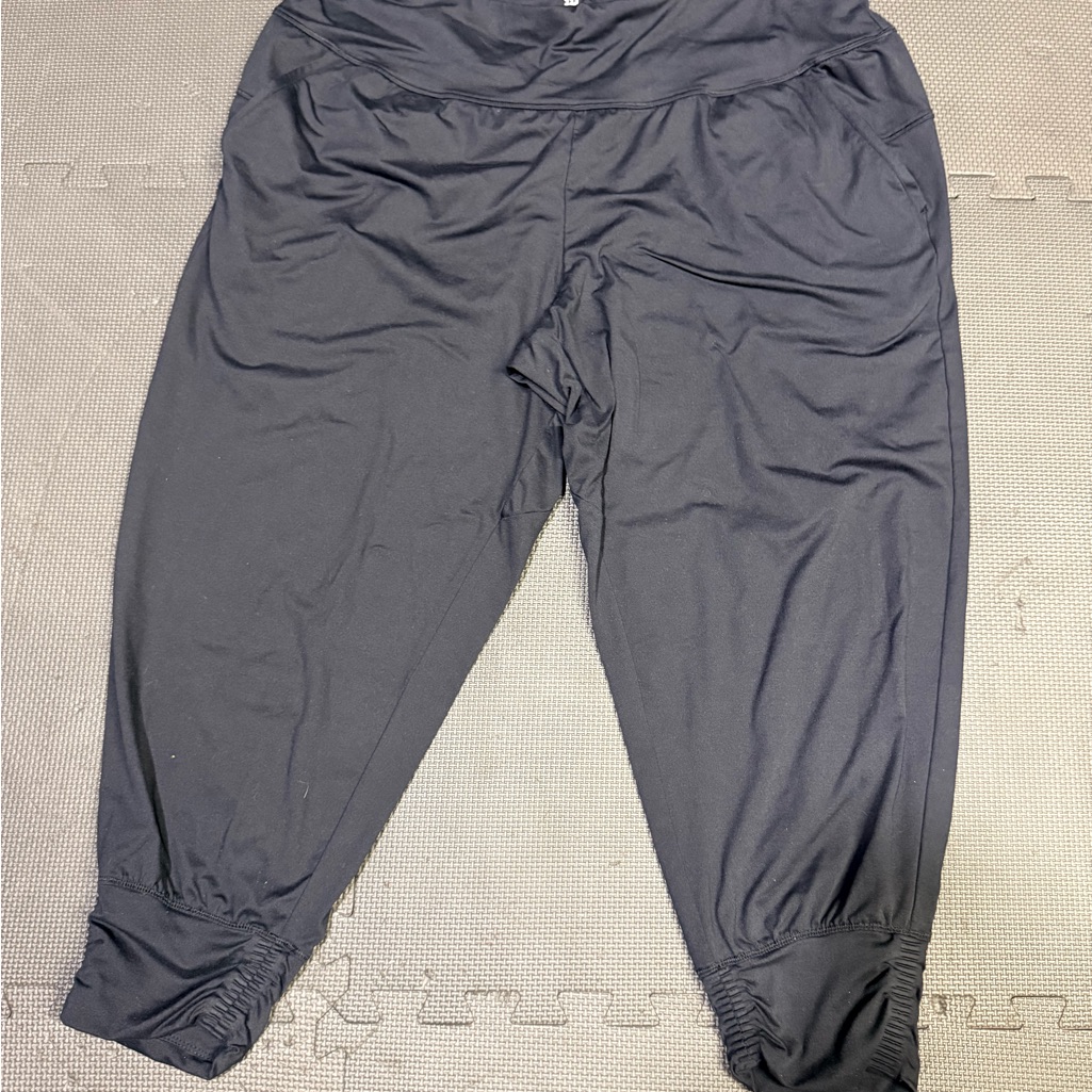 All In Motion Black Women’s Cropped Jogger Pants